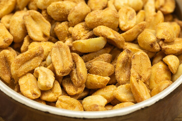 tas de cacahuètes, en gros plan, dans un plat