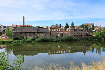 Fototapeta premium Altes gebäude in der stadt görlitz, das sanierungsbedürftig ist