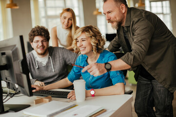 Obraz premium Diverse group of colleagues working in a modern business office together