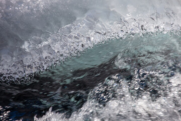 渓流のしぶき氷の輝き2