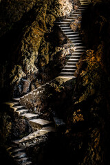 Escaleras en la roca