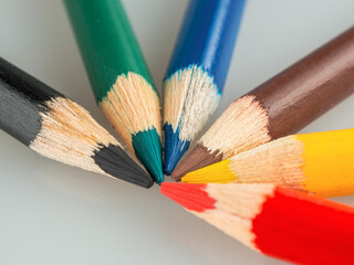 Naklejka premium Colored pencils closeup shot macro selective focus