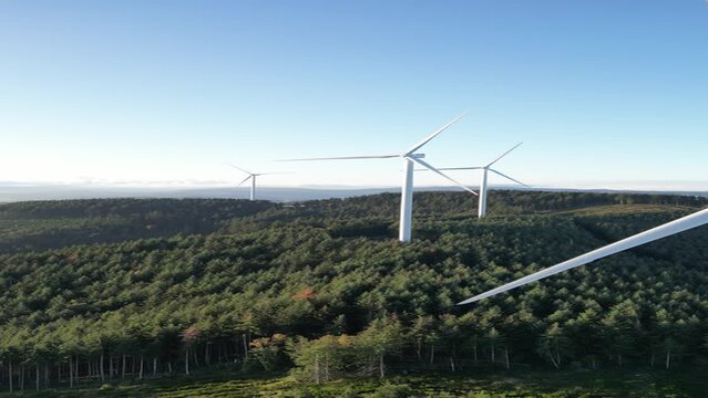 Parc &eacute;olien dans la r&eacute;gion lyonnaise en auvergne Rh&ocirc;ne alpes, beaujolais vert.  