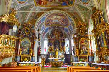 Fototapeta na wymiar Innenansicht der Pfarrkirche Längenfeld in Oberlängenfeld, Gemeinde Längenfeld im Ötztal (Tirol, Österreich)