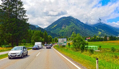 Die Fernpassstraße (B 179) zwischen Lermoos und Reutte, Tirol (Österreich)