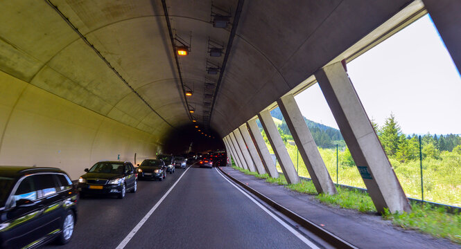 Lawinentunnel Achseljoch auf der Fernpassstra&szlig;e (B 179) zwischen Lermoos und Reutte, Tirol (&Ouml;sterreich)