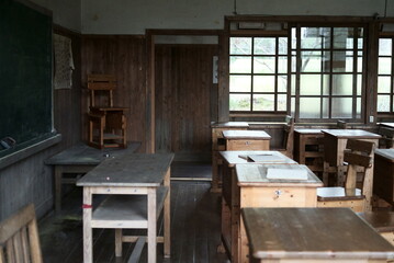布計小学校跡の黒板と教室