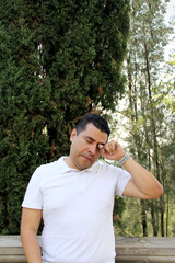 40-year-old dark-skinned Latin man suffers from pain and burning in his eyes due to allergies and...