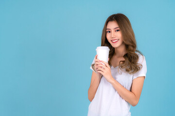 Asian woman standing with takeaway coffee paper cup - obrazy, fototapety, plakaty