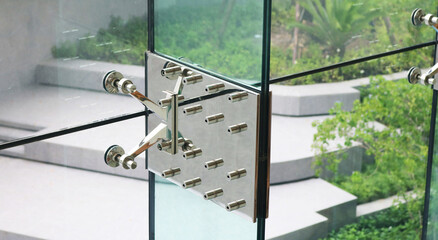 Stainless steel splice fin plate spider glass fitting.