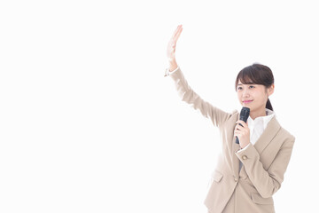 選挙演説をする女性