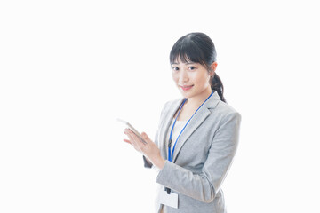 電卓を持つ若いビジネスパーソン