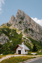 Fototapeta na wymiar Chapel in the mountains 