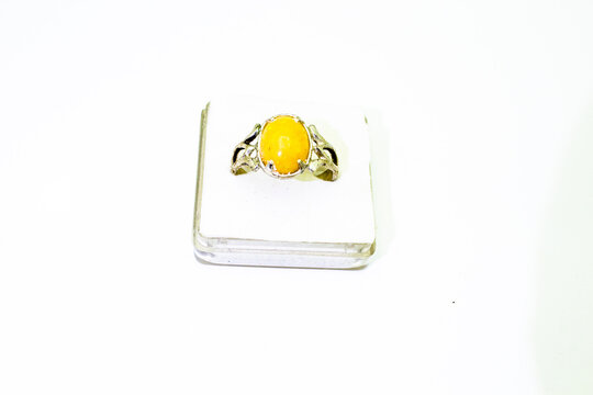 Topaz stone, fitted on the rings 