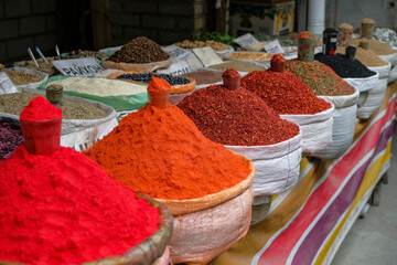 Spices sales stall at the Jayma Bazaar in Osh, Kyrgyzstan. - obrazy, fototapety, plakaty