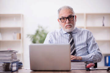 Old male employee and too much work at workplace
