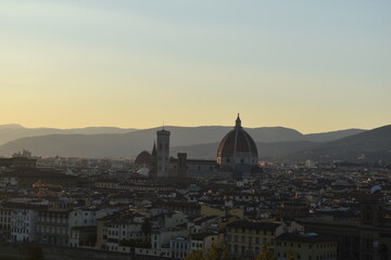 Fototapeta na wymiar Atardecen en Florencia desde un mirador