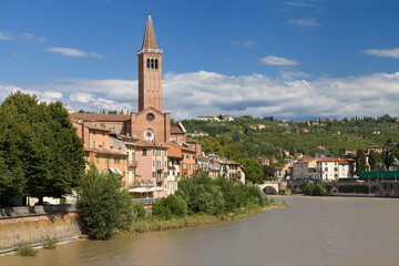 Basilica of Saint Anastasia from Ponte Nuovo in Verona - 658644983