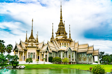 Wat Luang Pho To or Wat Non Kum is located on Mittraphap Road, Sikhio District. It is another beautiful temple in Korat. The person who built the temple is Sorapong Chatri, a famous star of Thailand.