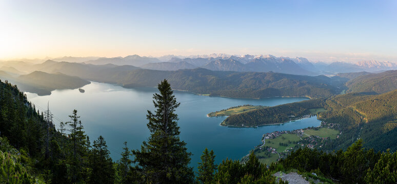 Panorama vom Walchensee in Bayern, Aussicht vom Herzogstand