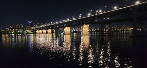 Fototapeta na wymiar Korean scenery - view of the Bridge in the middle of the night 2