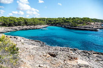 Calo des Burgit is a small beach inside the nature reserve Cala Mondrago in the southeastern part of Mallorca.

 - obrazy, fototapety, plakaty