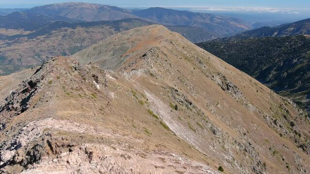 Travelling de la cr&ecirc;te du Cambre d'Aze par drone