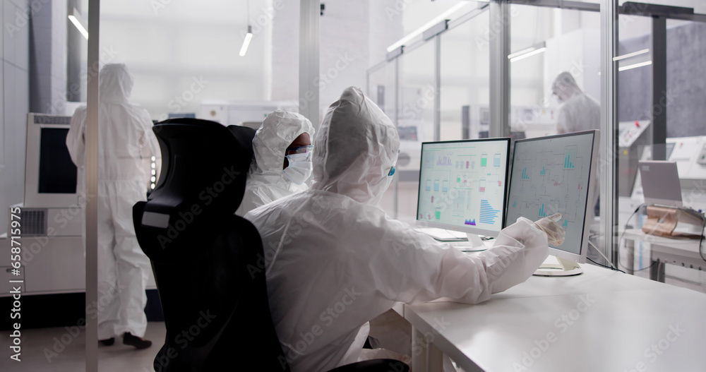 Aufkleber engineer using software technology