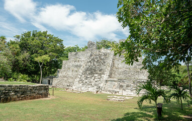 Fototapeta na wymiar ancient maya ruins, yucatan, mexico