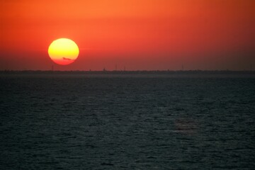 Obraz premium Sunset in Cozumel, Yucatan Peninsula, Mexico, Caribbean Sea, on cruise ship while travelling on vacation.