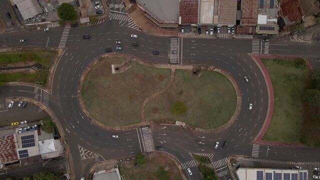 Vista a&eacute;rea de uma Rotat&oacute;ria 4 Faixas em S&atilde;o Jos&eacute; do Rio Preto