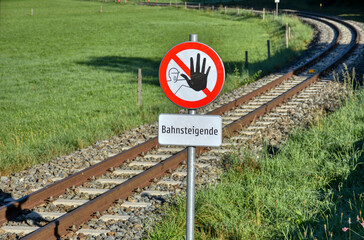 Pirtendorf, Haltestelle, Stuhlfelden, Bahnhof, Verkehrszeichen, Halt, Stopp, Hand, Gefahr, Betreten...