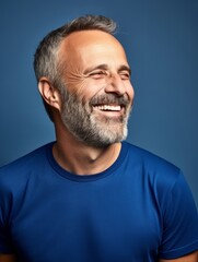 Obraz premium Happy european man in casual clothing against a neutral background