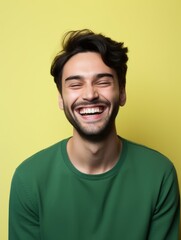 Obraz premium Happy european man in casual clothing against a neutral background