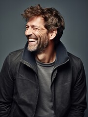 Obraz premium Happy european man in casual clothing against a neutral background