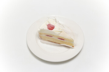 白背景のイチゴのショートケーキ