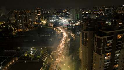 Vis&atilde;o a&eacute;rea do bairro da barra funda em s&atilde;o paulo, brasil em dia de jogo de futebol nos arredores