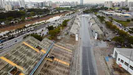 Sambódromo do Anhembi na cidade de São Paulo captada do alto por um drone - obrazy, fototapety, plakaty