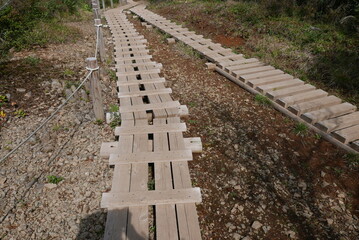 Mt. Tonodake is the highest peak along the Omote Ridge  that runs between Mt. Oyama and Nabewari Ridge . It has easy access, being about 80 minutes to Shibusawa Station from both Shinjuku and Tokyo.