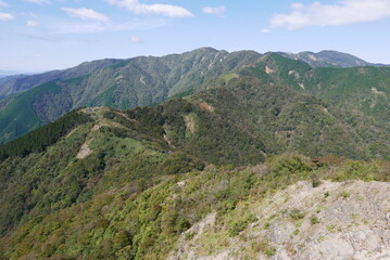 Naklejka premium Mt. Tonodake is the highest peak along the Omote Ridge that runs between Mt. Oyama and Nabewari Ridge . It has easy access, being about 80 minutes to Shibusawa Station from both Shinjuku and Tokyo.