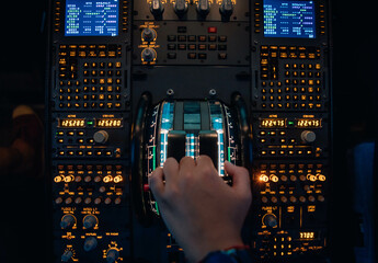 Hand of a pilot at the thrust levers of a jet © Cavan