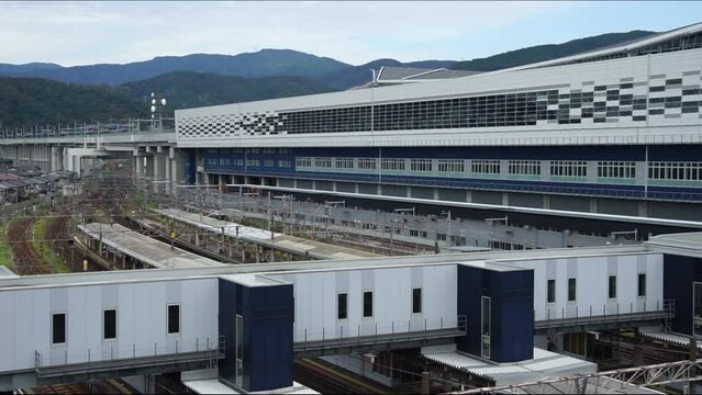 新幹線延伸前の敦賀駅に到着する特急サンダーバード （北陸本線 敦賀, 2023年9月）