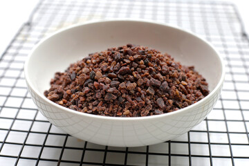 Black himalayan salt in white bowl