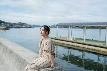 Fototapeta premium 島を旅する女性