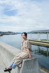 島を旅する女性