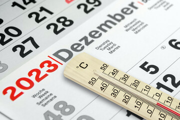 Deutscher Kalender Monat Dezember 2023  mit Thermometer 0 Grad Celsius