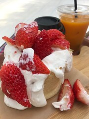 失敗したイチゴケーキ