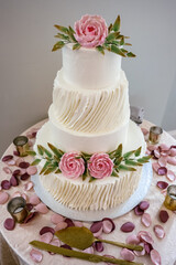 Fototapeta na wymiar white wedding cake with floral display