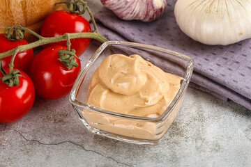 Yellow cream grill sauce for burger