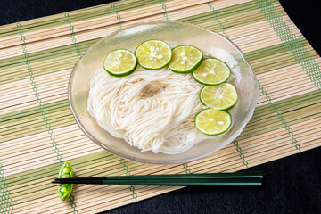そうめん　Japanese noodle dish eaten cold